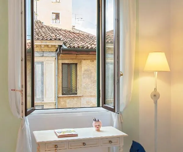 Billie's Flat White - Art & Design In Historic Centre Apartment *