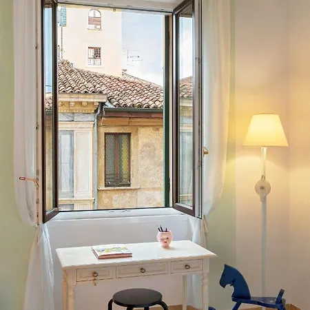 Billie's Flat White - Art & Design In Historic Centre Apartament *